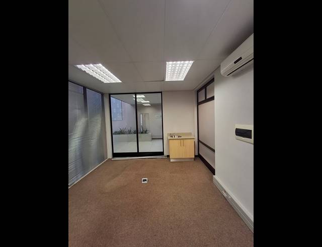 36M² OFFICE TO LET IN VINCENT
